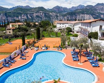 Club Hotel Olivi - Tennis Center - Malcesine - Piscina