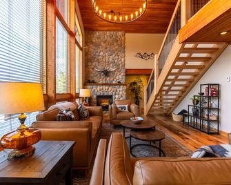 Elk River Estate by Fernie Central Reservations - Fernie - Salon
