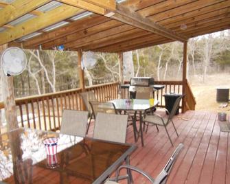 Cabin In The Woods , Family And Pet Friendly - Warsaw - Patio