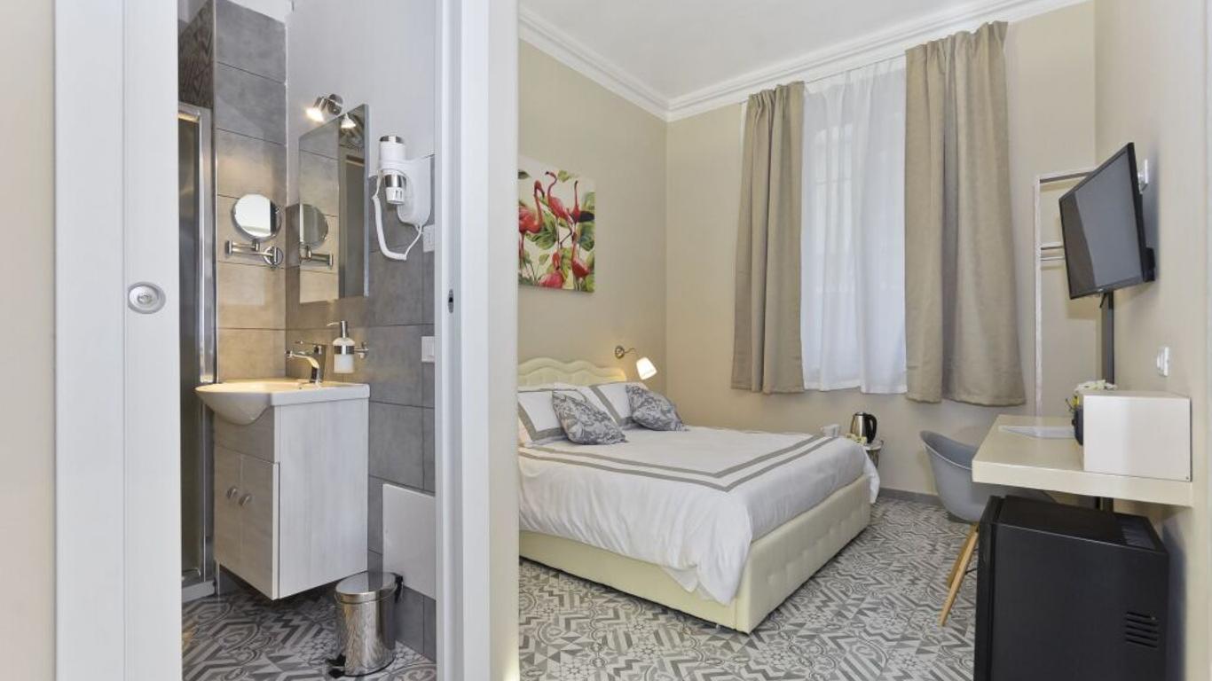 Tohouse Rooms