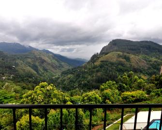 Hotel Heavens Edge - Ella - Building