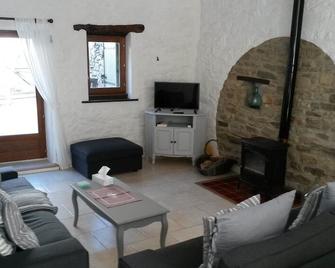 Maison De La Cour - Cesseras - Sala de estar