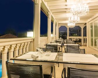 Hotel Carducci 76 - קתוליקה - מסעדה