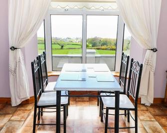 Tullyally - Red Castle - Dining room