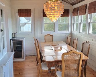 Coastal Living at its Best. Great Beach and Sound Access - Duck - Dining room