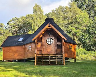 Seal Point Cabin, peaceful, private, couples retreat, loch edge & pet friendly (1 only) - Cairndow - Gebäude
