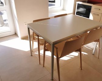 Cube studio by the river (with free bike rental) - Ljubljana - Dining room