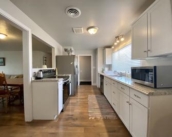 Comfortable House in Moses Lake - Moses Lake - Kitchen