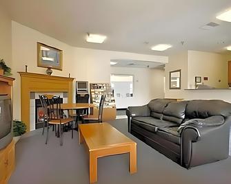 Days Inn by Wyndham Warsaw - Warsaw - Huiskamer