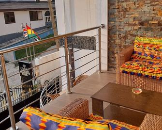 Adeshie fie hotel - Tarkwa - Balcón