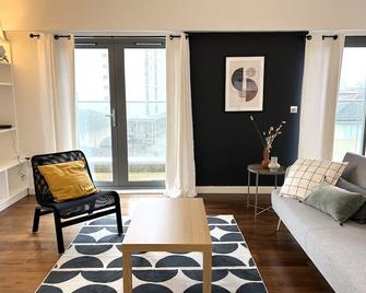 Stay In Style: Modern 2-Bed In Trendy Lo - London - Living room