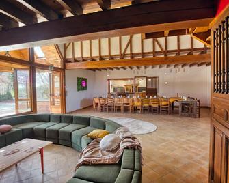 So Villa Gite passe vite - Vivoin - Living room