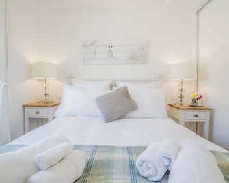 Sunlight Properties - 'Neptune' - Bright - Old Town - By sea - Νίκαια - Κρεβατοκάμαρα