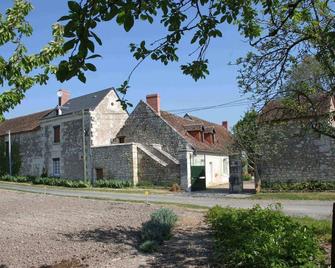 Luxury gite in the Loire Valley at Avon les Roches for 20 to 25 people - Crouzilles - Edificio