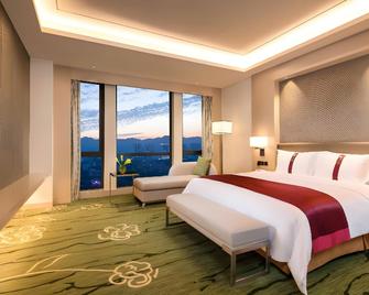 Holiday Inn Chongqing University Town By IHG - Chongqing - Makuuhuone