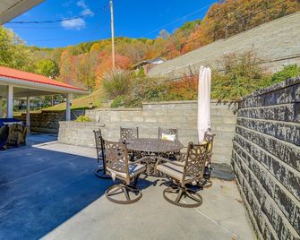 Laptop-Friendly Appalachian Mountain Retreat! - Norton - Balcony