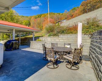 Laptop-Friendly Appalachian Mountain Retreat! - Norton - Terasa