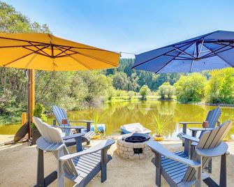 Southern Oregon Cabin Fire Pit And Priva - Oakland - Patio