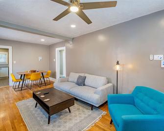 Casa Azul - 3 bedroom - Albuquerque - Living room