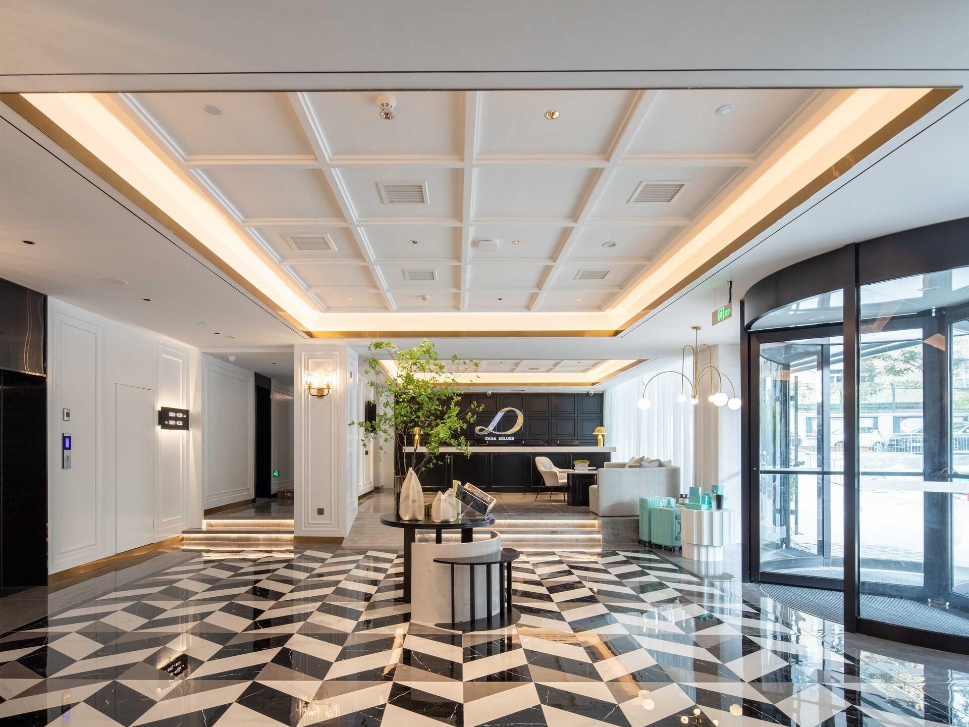 Xana Deluxe Hotel Qingdao Taitung Pedestrian Street Beer Museum - تشينغداو - ردهة