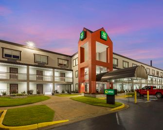 Quality Inn Jackson Northwest - ג'קסון - בניין