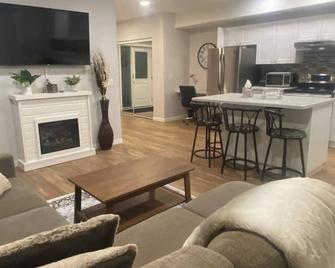 Classy and modern, 2 bedroom suite covered with patio. - Kamloops - Living room