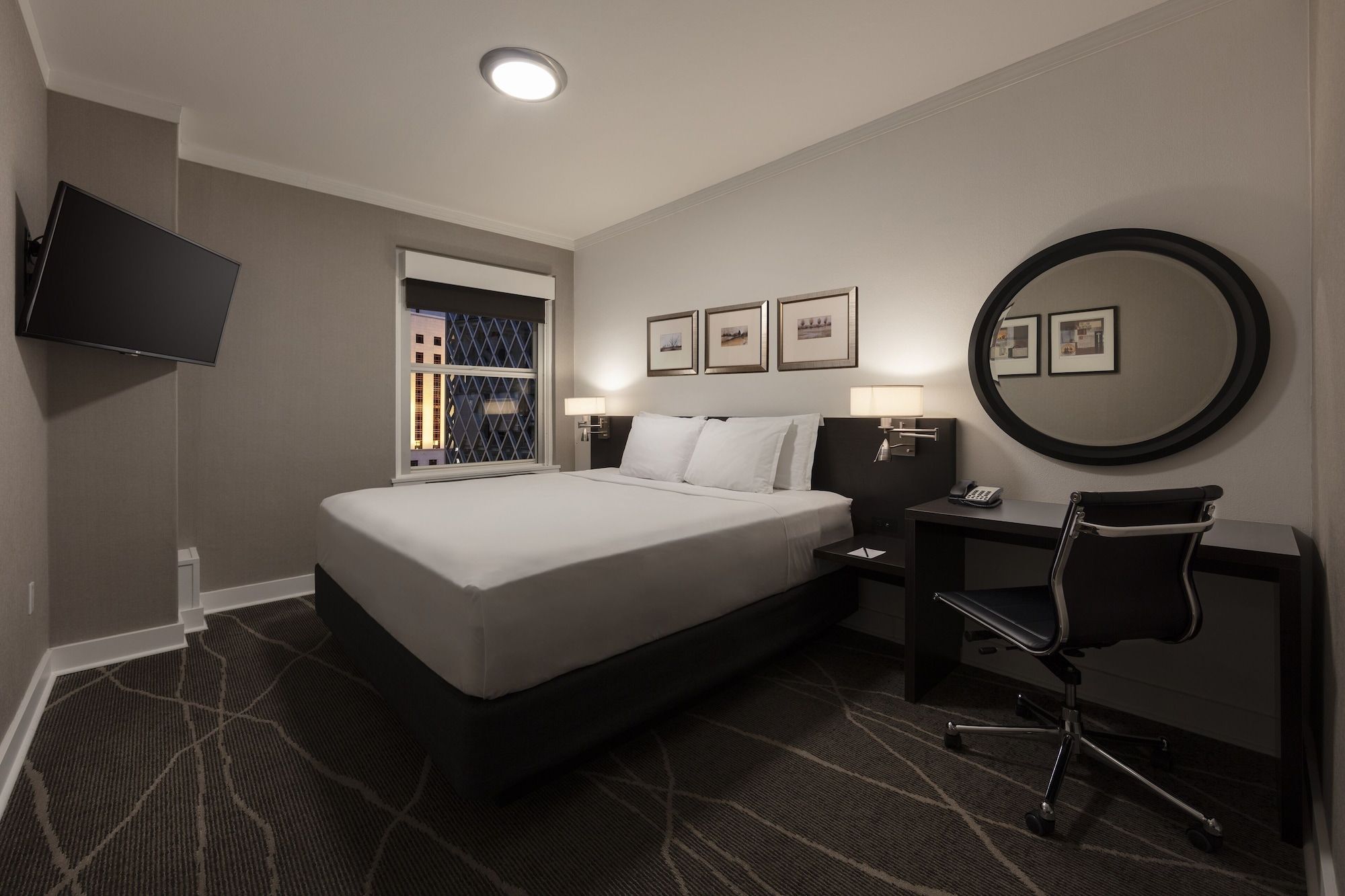 Executive Hotel Pacific
