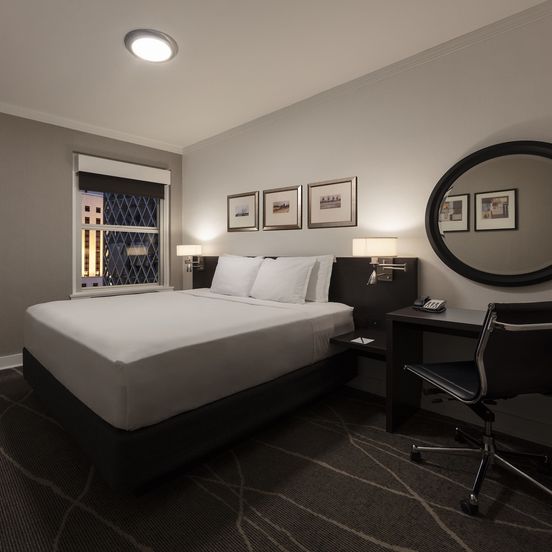 Executive Hotel Pacific image 1