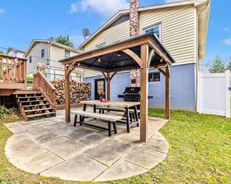 Dog-Friendly | Hiking| Tubing near Harpers Ferry - Brunswick - Patio