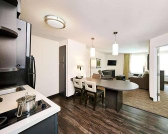 Four Large 1br Suites With Full Kitchen, Free Shuttle Chicago O'hare Airport! - Schiller Park - Jídelna