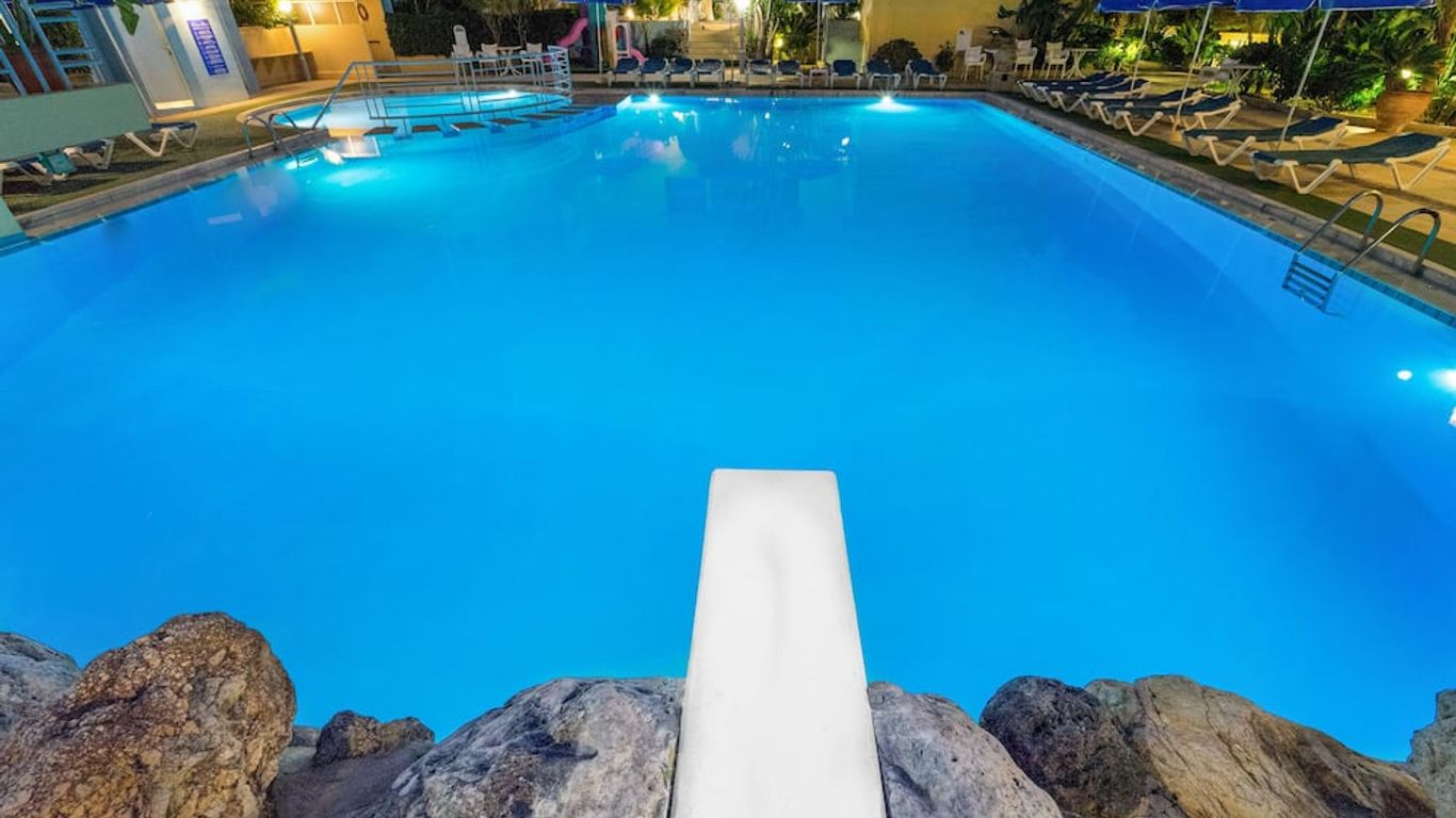 فيوتورا هوتل