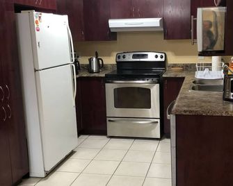 Abanico Apartment by Gatineau Park - long stays - Gatineau - Køkken