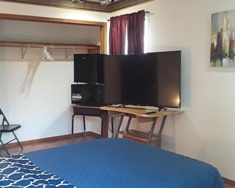 Great Bedroom in a Fantastic Neighborhood! - Brownsville
