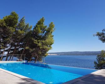 Villa Charlotte - Omiš - Basen