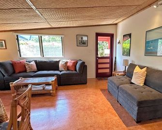 Adorable cottage near small beach - Paia - Wohnzimmer