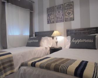 Hostal Tak - Marbella - Schlafzimmer