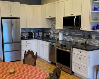 Lovely 1 bedroom suite in Historic La Junta home- cozy, clean & convenient stay - La Junta - Keuken