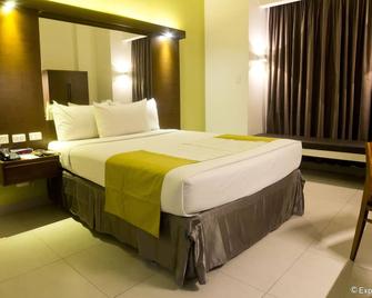 Microtel by Wyndham Acropolis - Quezon City - Bedroom