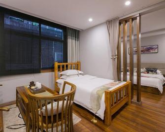Jiuqi · Hetangyueshe Boutique Hostel - Xiangxi - Makuuhuone