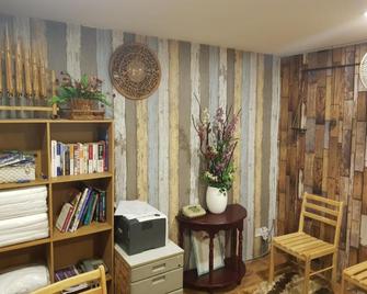 Kl Backpackersat Klia - Sepang - Front desk