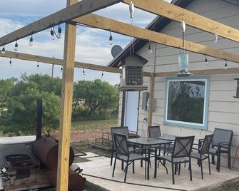 Cozy 1-bedroom house in enjoyable Colorado City with AC, WiFi - Colorado City - Binnenhof