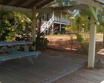 Private 2BR guest house in Bimini. Includes golf cart, kayak, and stunning views - Port Royal - Patio