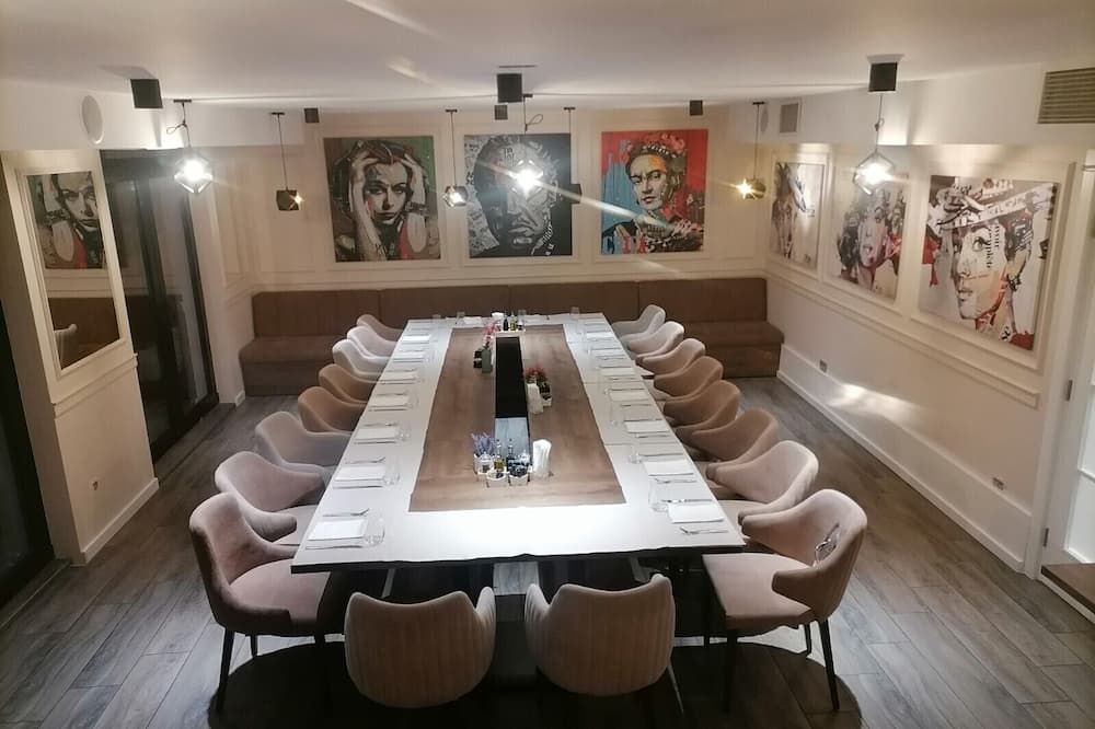 Apart Hotel Maksimum - בלגרד - חדר ישיבות