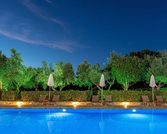 Varres Hotel - זאקינתוס (עיר) - בריכה