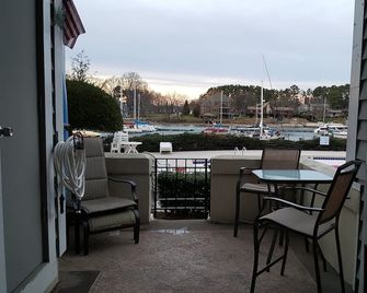 Lake Norman 1st Floor Condo In Cornelius - Cornelius - Balcony