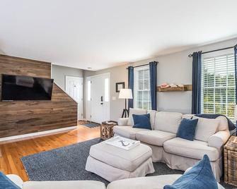 Craigville Area Home with Excellent Outdoor Space - Hyannis - Living room