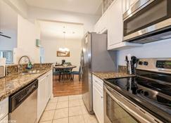 Comfy, Convenient Close to Rehoboth and Lewes! - Rehoboth Beach - Kitchen