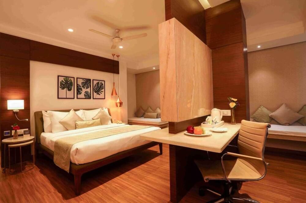 Hotel Suncity Apollo, Colaba