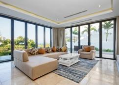 Ocean Luxury Villas Danang - Da Nang - Living room