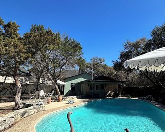 Chic Pool House - Helotes - Piscina